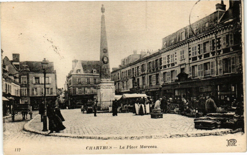 Carte postale ancienne Chartres - La Place Marceau à Chartres