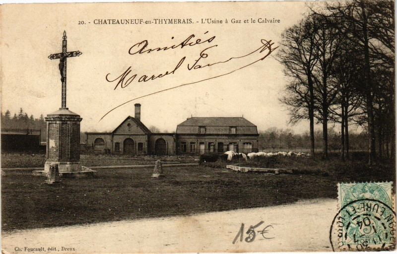 Carte postale ancienne Chateauneuf-en-Thymerais - L'Usine a Gaz et le Calvaire à Châteauneuf-en-Thymerais