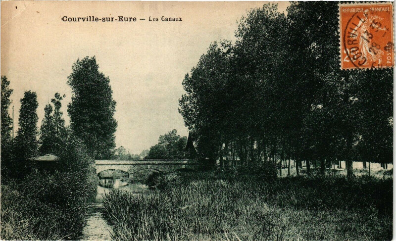 Carte postale ancienne Courville-sur-Eure - Les Canaux à Courville-sur-Eure