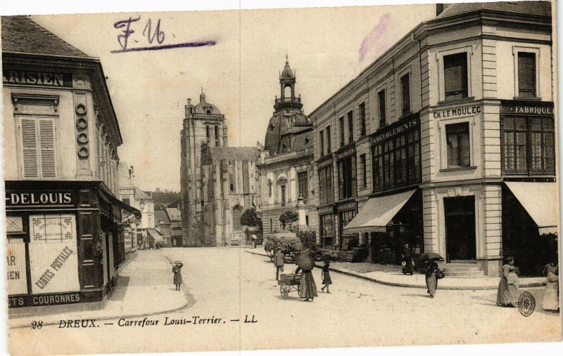 Carte postale ancienne Dreux - Carrefour Louis-Terrier à Dreux