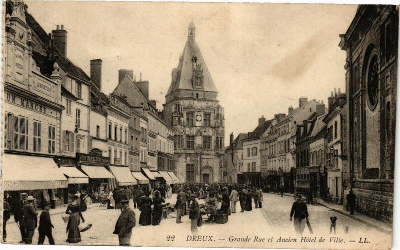Carte postale ancienne Dreux - Grande Rue et Ancien Hotel de Ville à Dreux