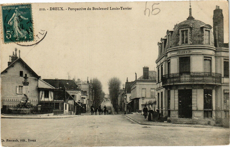 Carte postale ancienne Dreux - Perspective du Boulevard Louis-Terrier à Dreux
