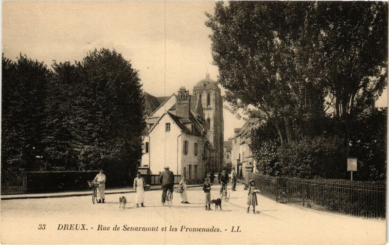 Carte postale ancienne Dreux - Rue de Senarmont et les Promenades à Dreux