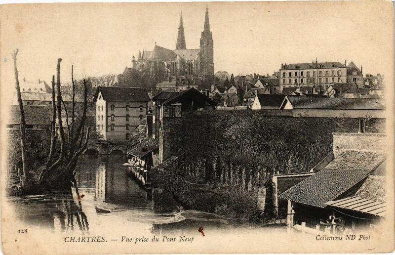 Carte postale ancienne Chartres - Vue prise du Pont Neuf à Chartres