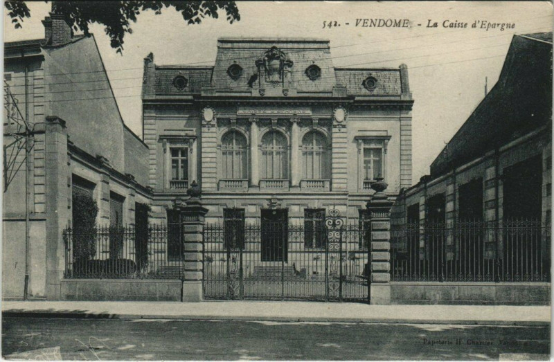 Carte postale ancienne Vendome La Caisse d'Epargne à Vendôme