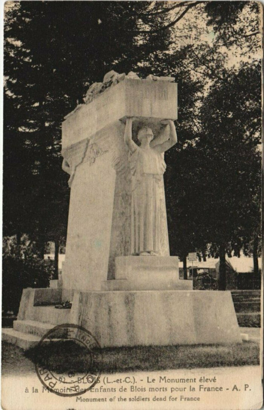 Carte postale ancienne Blois-Le Monument eleve a la Memoire des Enfants de Blois à Blois