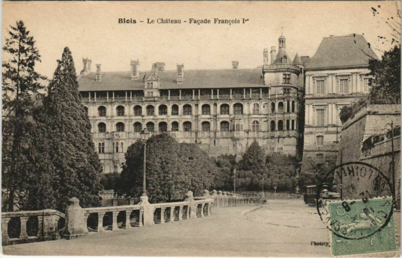 Carte postale ancienne Blois-Le Chateau-Facade Francois Ier à Blois
