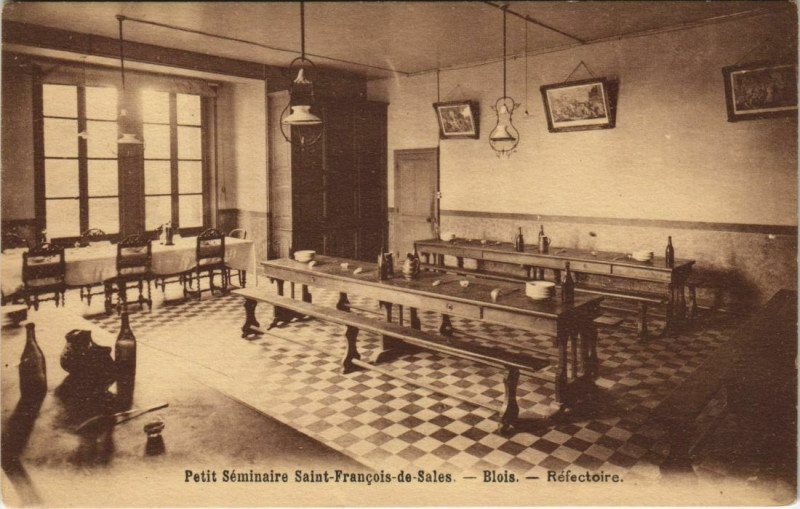 Carte postale ancienne Blois-Petit Seminaire Saint-Francois de Sales-Refectoire à Blois