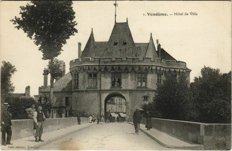 Carte postale ancienne Vendome-Hotel de Ville à Vendôme