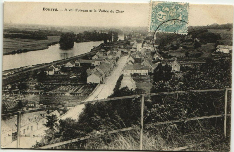 Carte postale ancienne Bourre-A vol d'oiseau et la Vallée du Cher