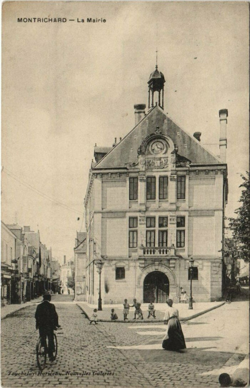 Carte postale ancienne Montrichard-La Mairie