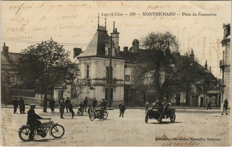 Carte postale ancienne Montrichard-Place du Commerce à Mer