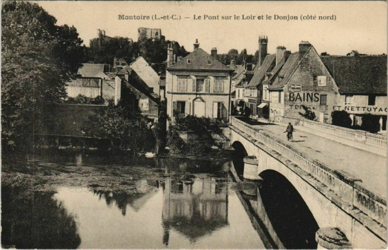 Carte postale ancienne Montoire-Le Pont sur le Loir et le Donjon