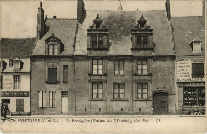 Carte postale ancienne Montoire - Le PRESbytere (Maison du Xv siecle)