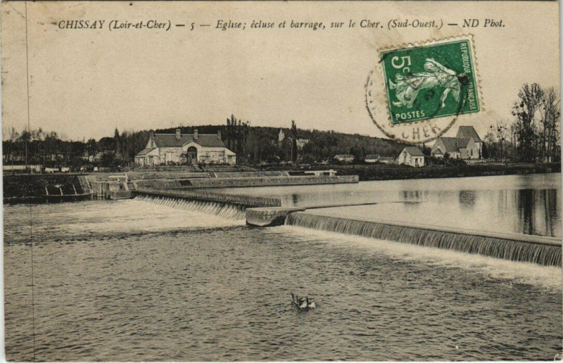 Carte postale ancienne Chissay - Eglise ecluse et barrage sur le Cher
