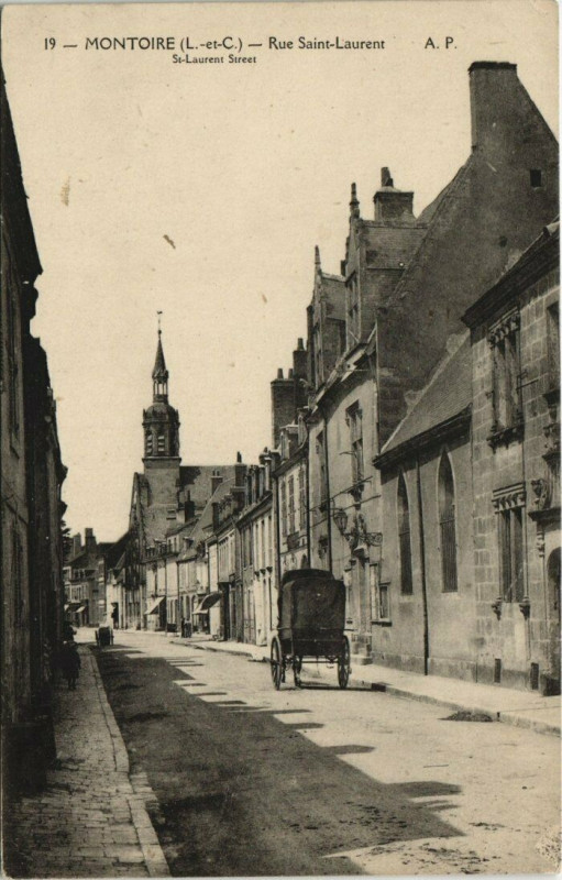 Carte postale ancienne Montoire - Rue Saint-Laurent