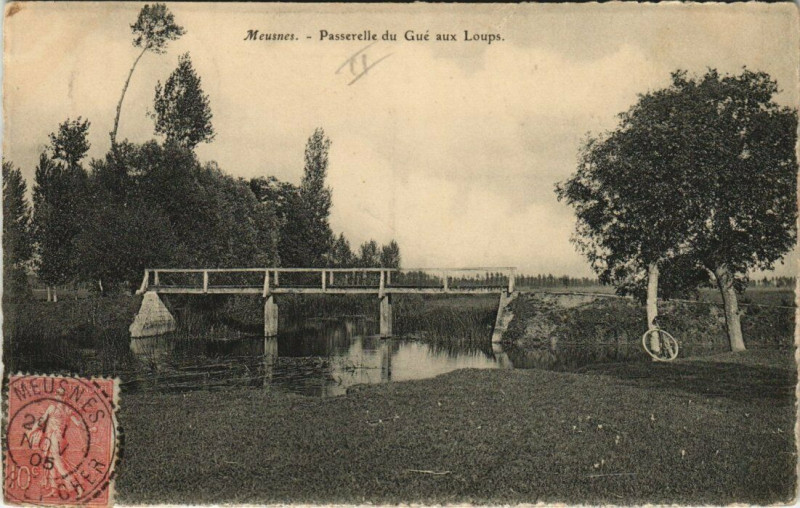 Carte postale ancienne Meusnes - Passerelle du Gue aux Loups à Meusnes