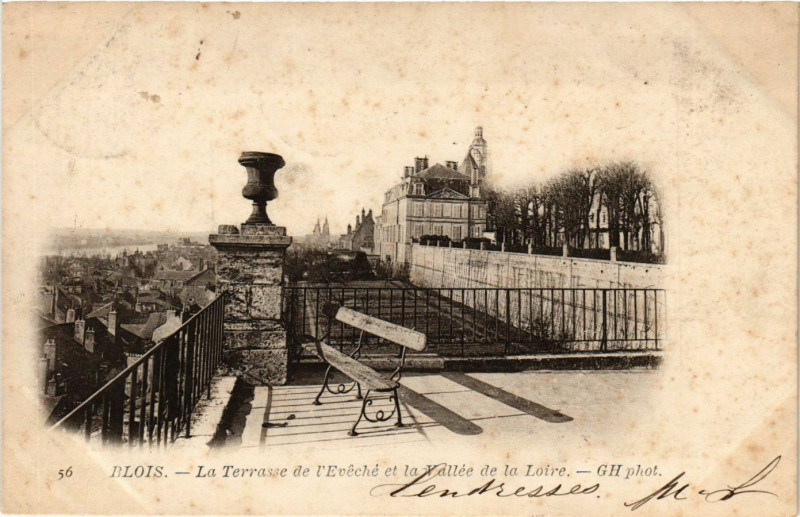 Carte postale ancienne Blois - La Terrassse de l'Eveche et la Vallée de la Loire à Blois