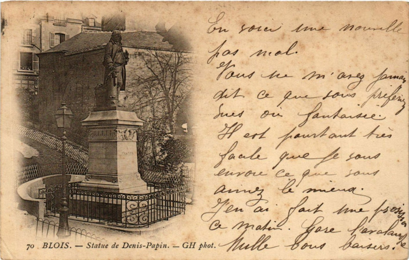 Carte postale ancienne Blois - Statue de Denis-Papin à Blois