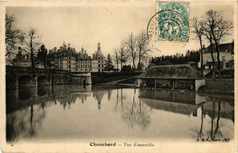 Carte postale ancienne Chambord - Vue d'ensemble à Chambord
