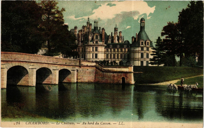 Carte postale ancienne Chambord - Le Chateau - Au bord du Cosson à Chambord