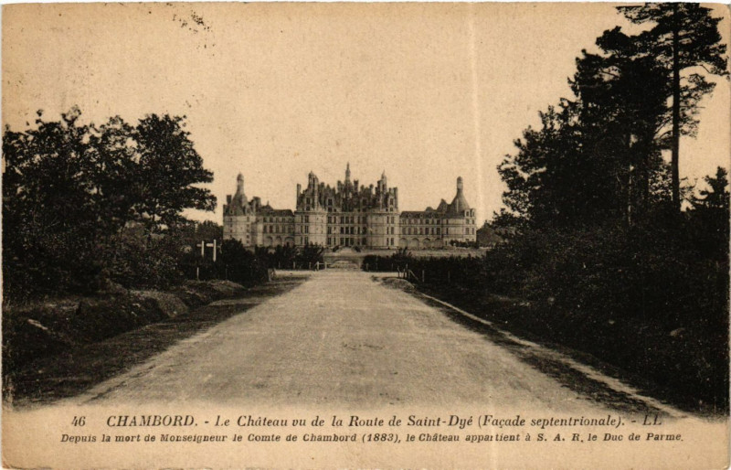 Carte postale ancienne Chambord - Le Chateau vu de la Route de St-Dye (Facade.. à Chambord