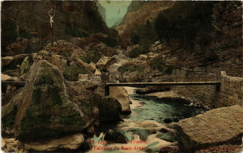 Carte postale ancienne Ligne de Sud-France - Le Calvaire de Saint-Arnoux