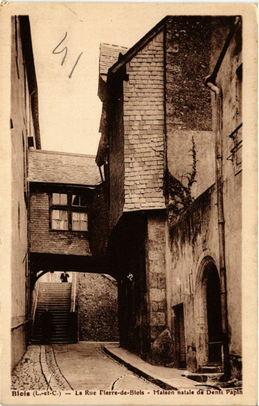 Carte postale ancienne Blois (L.-et-C.) - La Rue Pierre-de-Blois - Maison natale de Dents à Blois