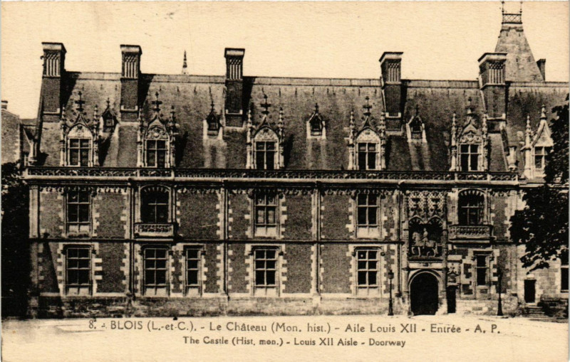 Carte postale ancienne Blois (L.-et-C.) - Le Chateau (on.hist) - Aile Louis Xii - Entrée à Blois