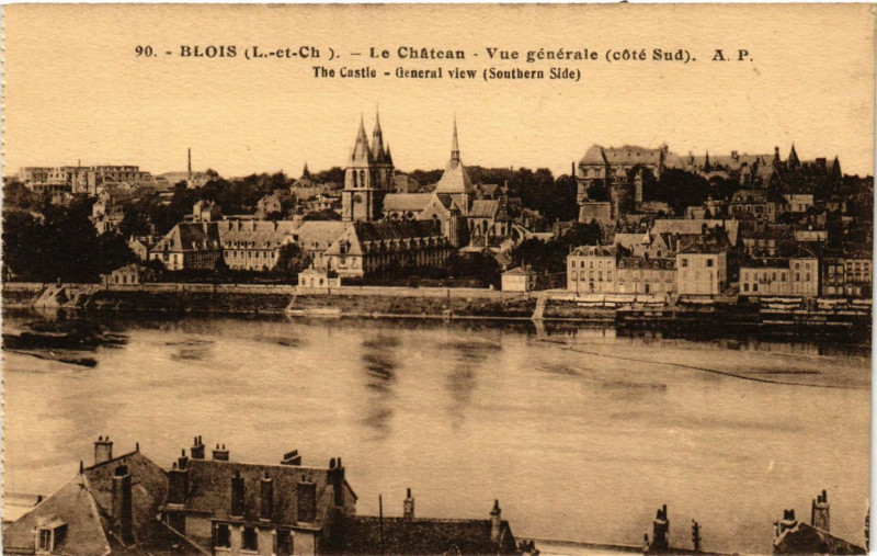 Carte postale ancienne Blois (L.-et-Ch.) - Le Chateau - Vue générale (cote Sud) à Blois