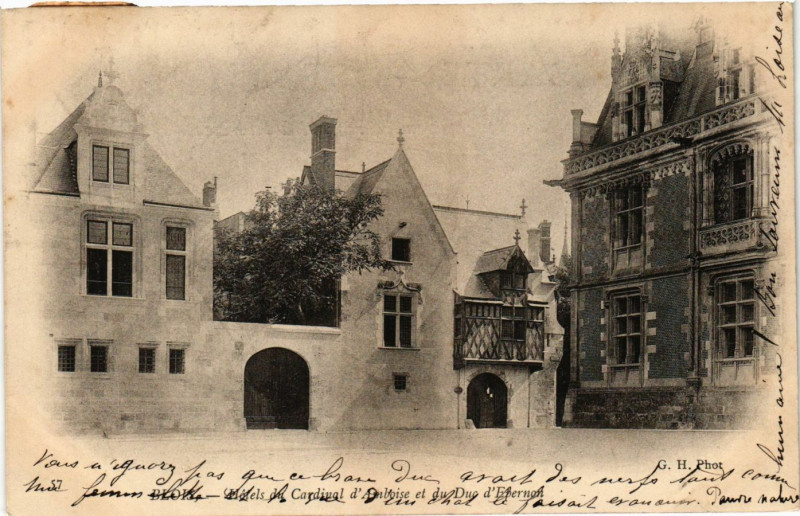 Carte postale ancienne Blois - Hotels du Cardival d'Amitise et du Duc d'Ebernon à Blois