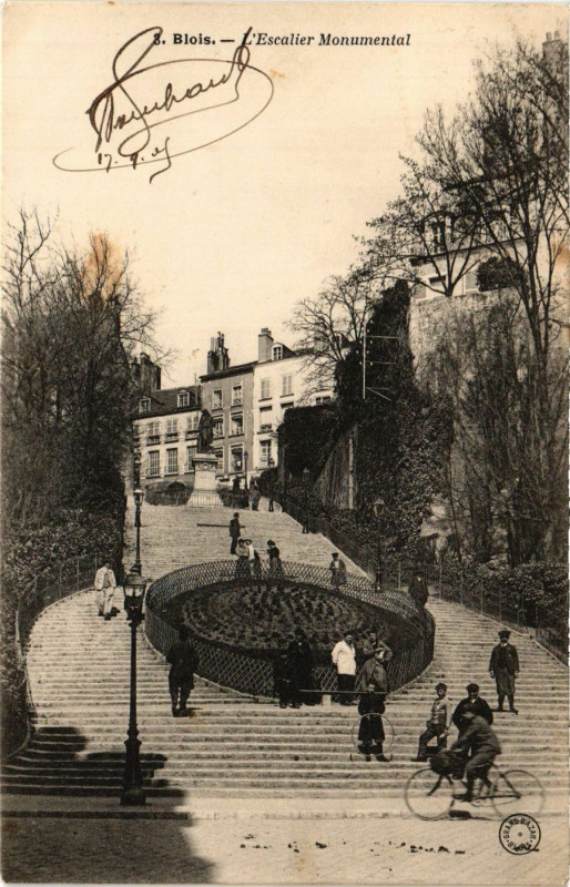 Carte postale ancienne Blois - L'Escalier Monumental à Blois