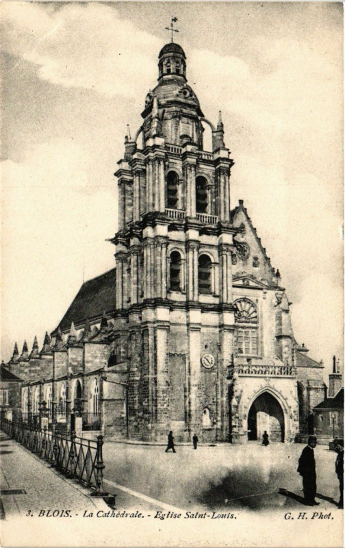 Carte postale ancienne Blois - La Cathédrale - Eglise St-Louis à Blois