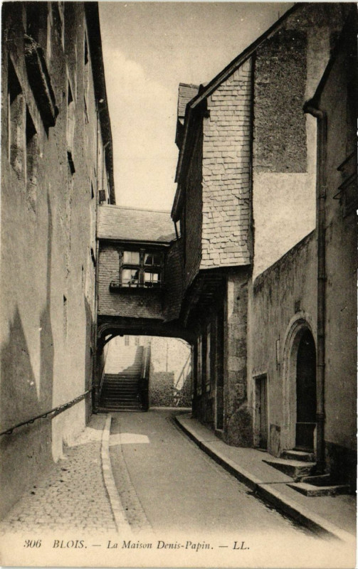 Carte postale ancienne Blois - La Maison Denis-Papin à Blois