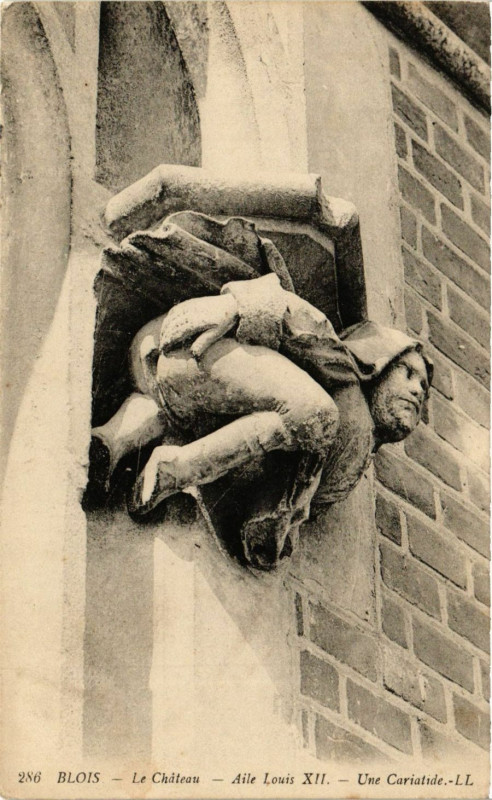 Carte postale ancienne Blois - Le Chateau - Aile Louis Xii - Une Cariatide à Blois
