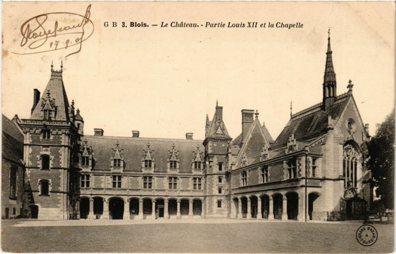 Carte postale ancienne Blois - Le Chateau - Partie Louis Xii et la Chapelle à Blois