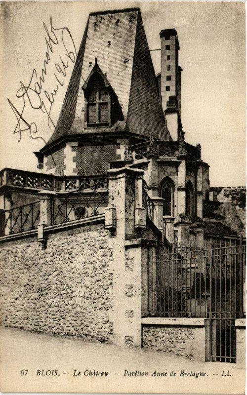 Carte postale ancienne Blois - Le Chateau - Pavillon Anne de Bretagne à Blois
