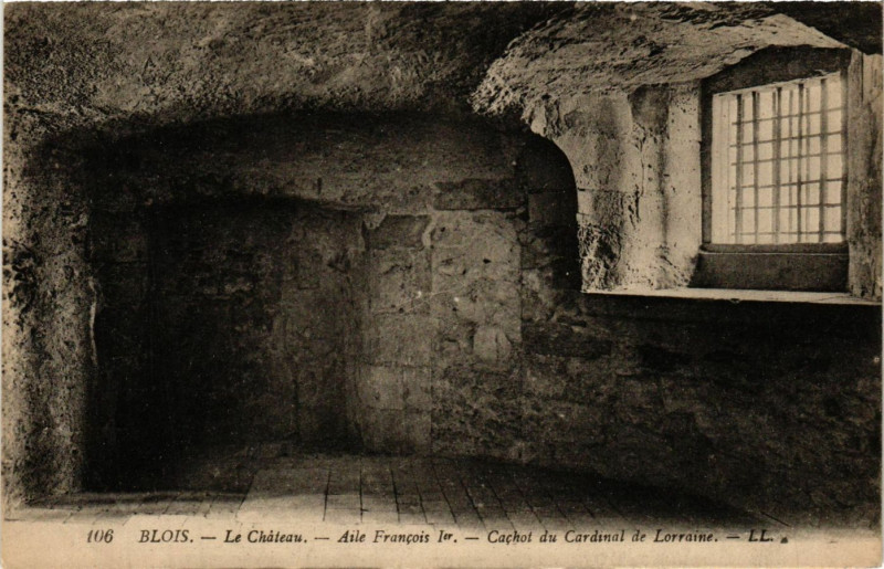 Carte postale ancienne Blois Le Chateau-Aile Francois Ier-Cachot du Cardinal de Lorraine à Blois