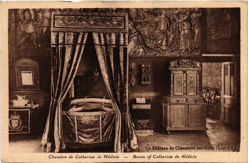 Carte postale ancienne Chambre de Catherine de Medicis - Room of