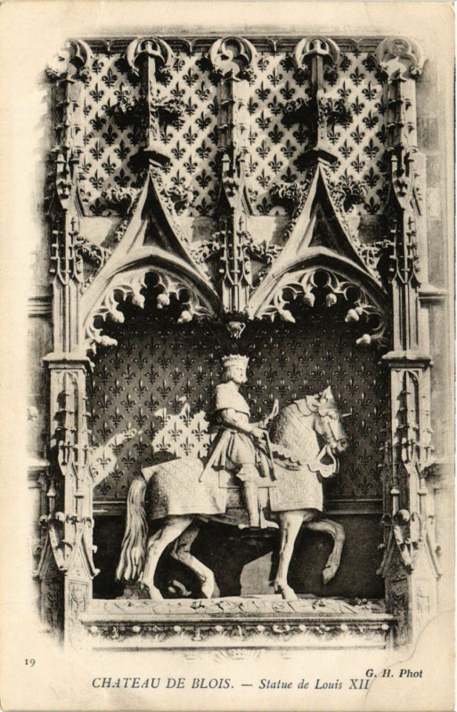 Carte postale ancienne Chateau de Blois - Statue de Louis Xii à Blois