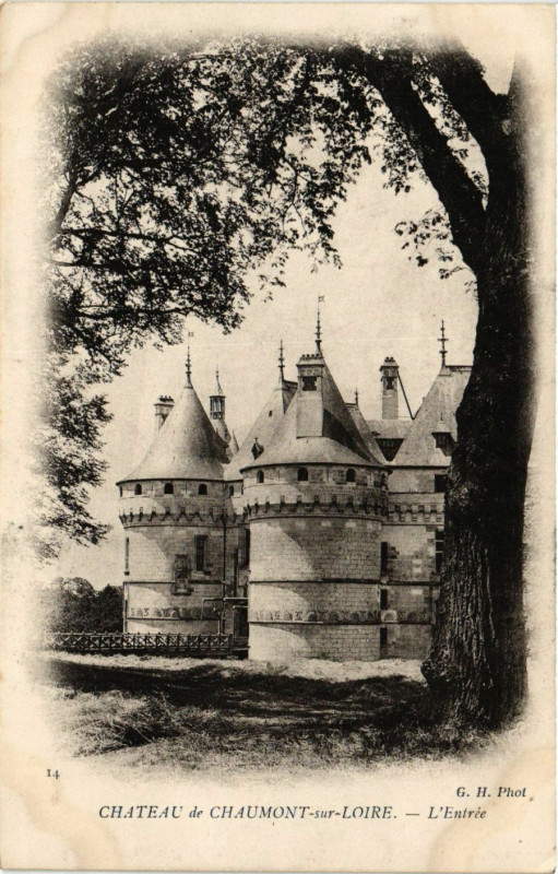 Carte postale ancienne Chateau de Chaumont-sur-Loire-Le Chateau - L'Entrée à Chaumont-sur-Loire