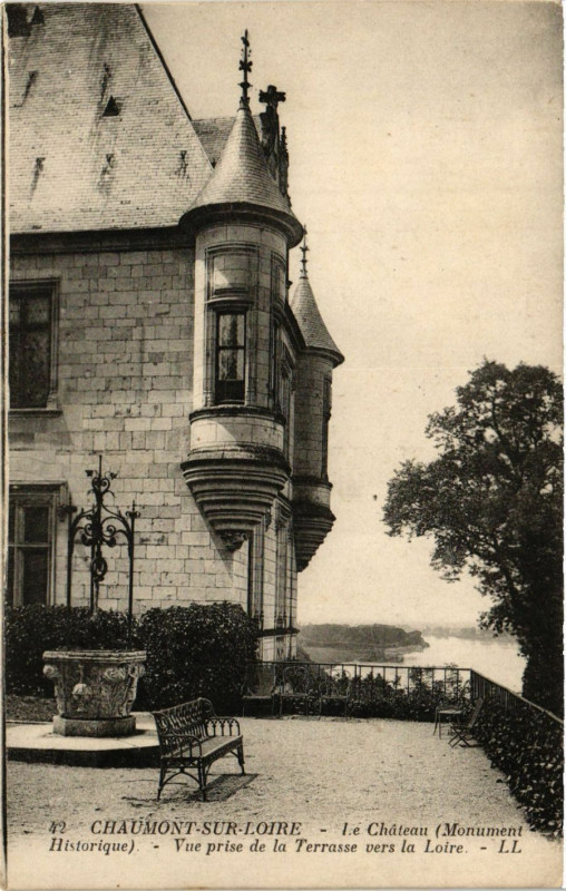 Carte postale ancienne Chaumont-sur-Loire-Le Chateau (Mon.Hist.) -Vue prise de Terrasse à Chaumont-sur-Loire