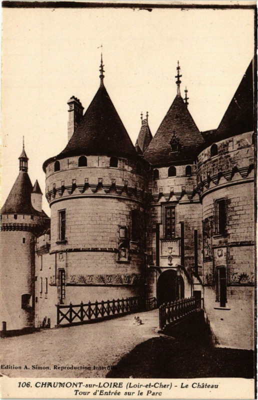 Carte postale ancienne Chaumont-sur-Loire (Loir-et-Cher) - Le Chateau - Tour d'Entrée sur à Chaumont-sur-Loire