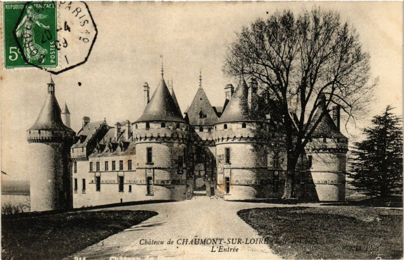 Carte postale ancienne Chateau de Chaumont-sur-Loire - L'Entrée à Chaumont-sur-Loire