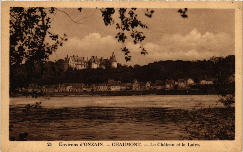 Carte postale ancienne Env. d'Onzain - Chaumont - Le Chateau et la Loire
