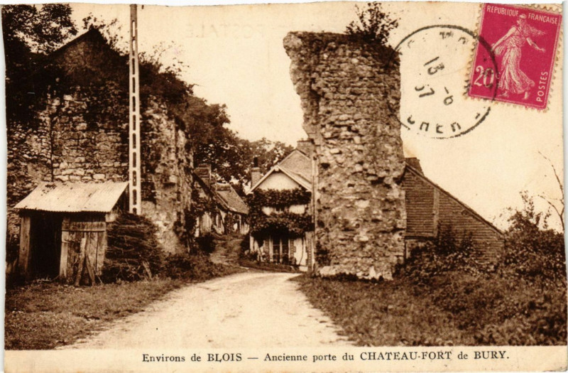 Carte postale ancienne Env. de Blois - Ancienne porte du Chateau-Fort de Bury à Blois