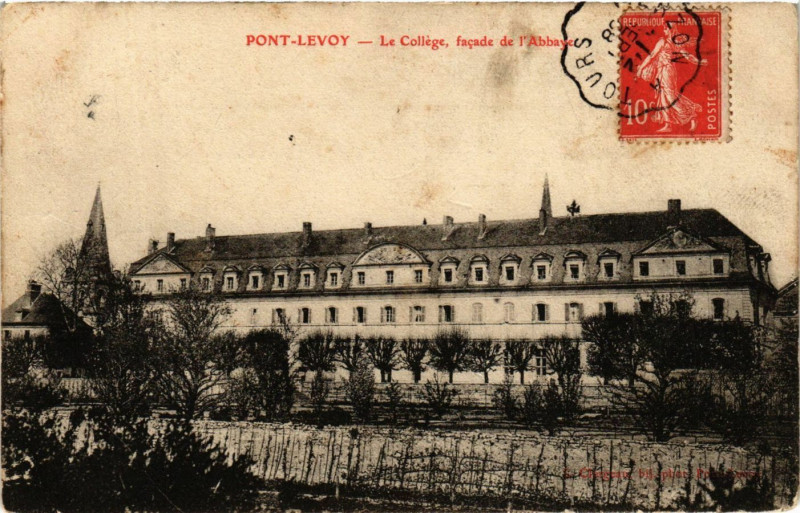 Carte postale ancienne Pont-Levoy - Le College facade de l'Abbaye
