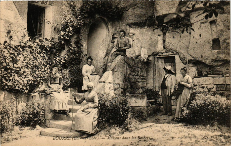 Carte postale ancienne Bourre - Maisons dans les Rochers