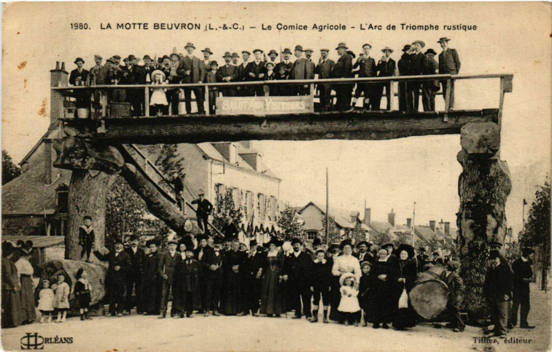 Carte postale ancienne La Motte-Beuvron - Le Comice Agricole - l'Arc de Triomphe