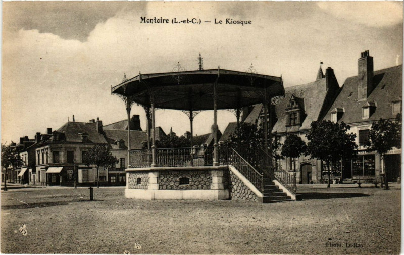 Carte postale ancienne Montoire - Le Kiosque